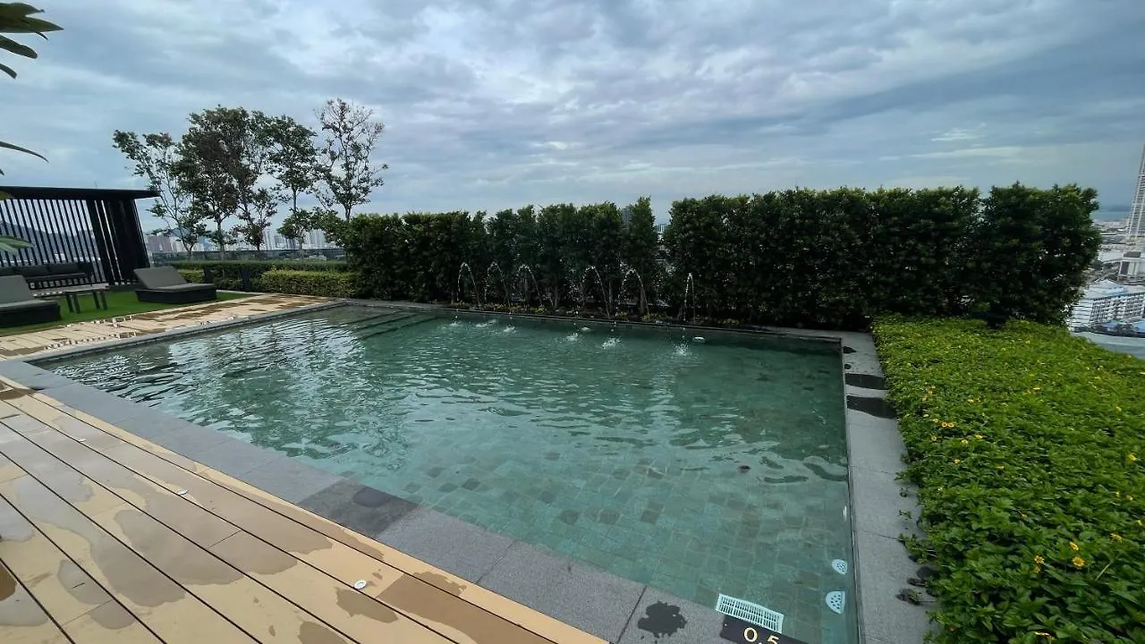 Beacon Executive Suites #Georgetown #Rooftoppool #Spacious #13A 0*, George Town Malaysia